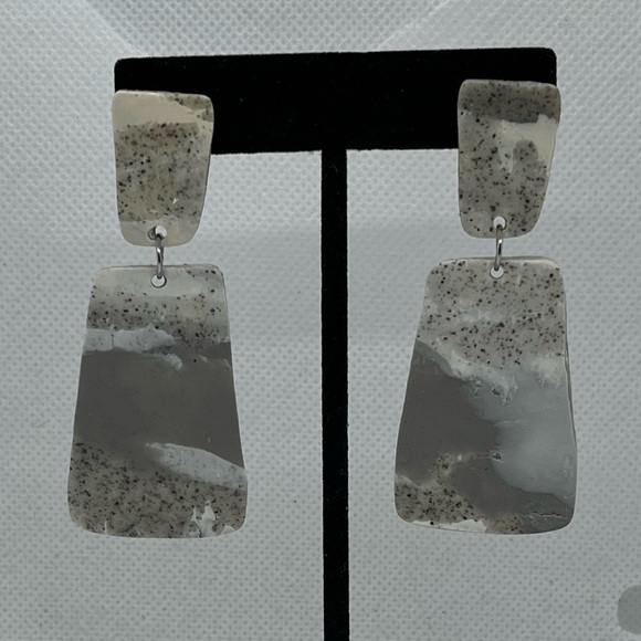 Large NWT Handcrafted Earrings - Picture 6 of 7